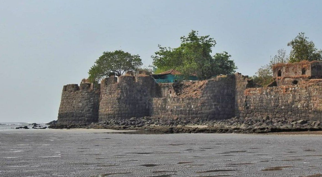 Kulaba Fort, Raigad, Maharashtra - Vushii.com